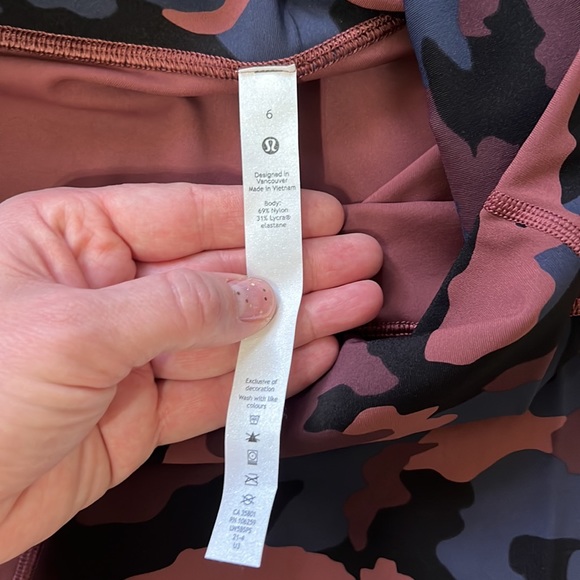 Lululemon athletica - Picture 5 of 5